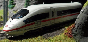 Cork model railway ballast roadbed for tracks for H0-scale railways